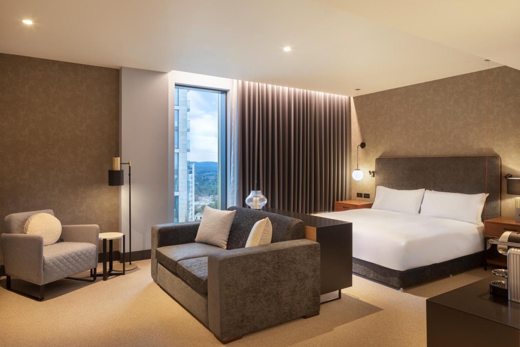 Hotel Hilton Woking Exterior foto