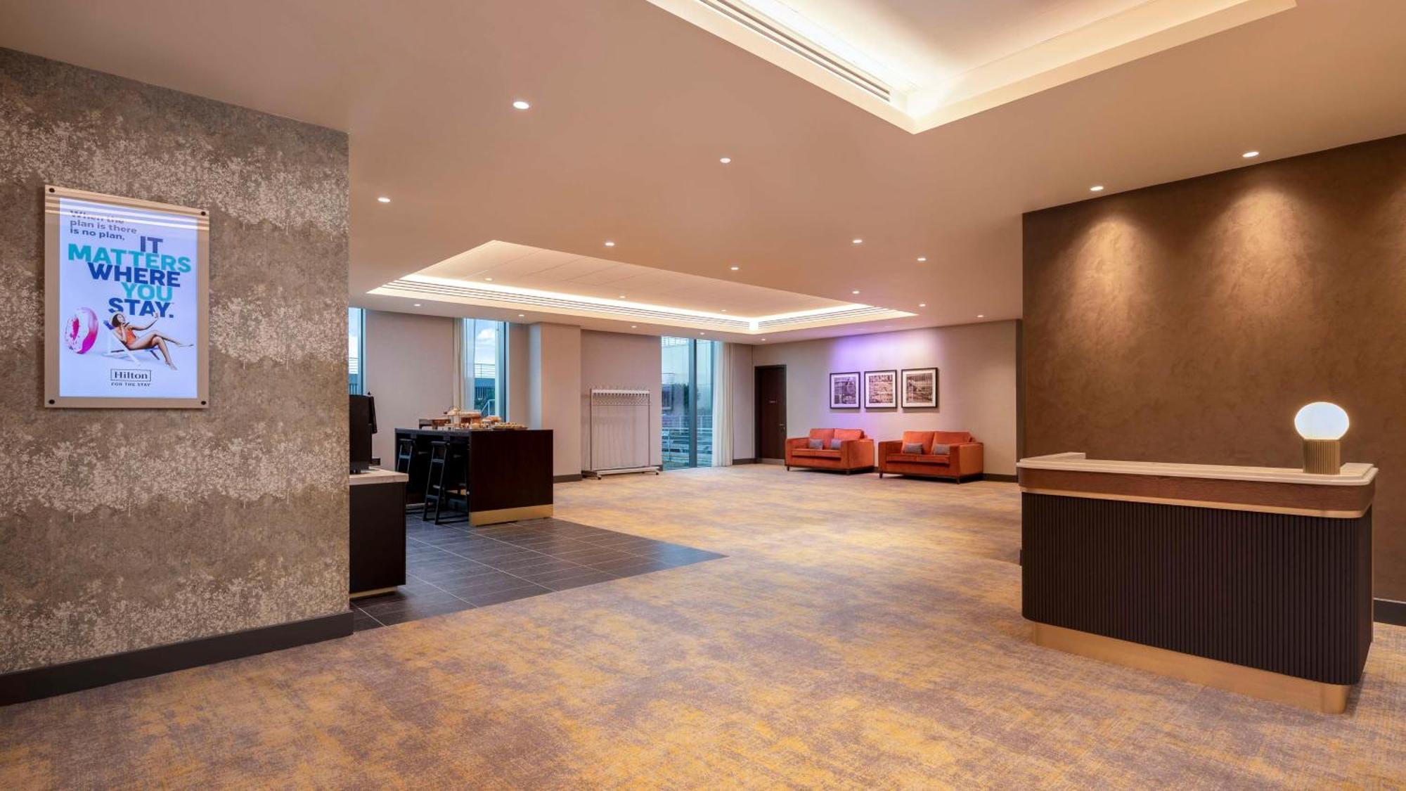 Hotel Hilton Woking Exterior foto